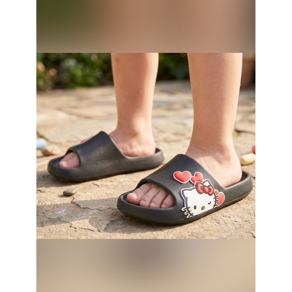 Hello Kitty by Sanrio Black Slide Sandals Hearts Kids Size 2/3